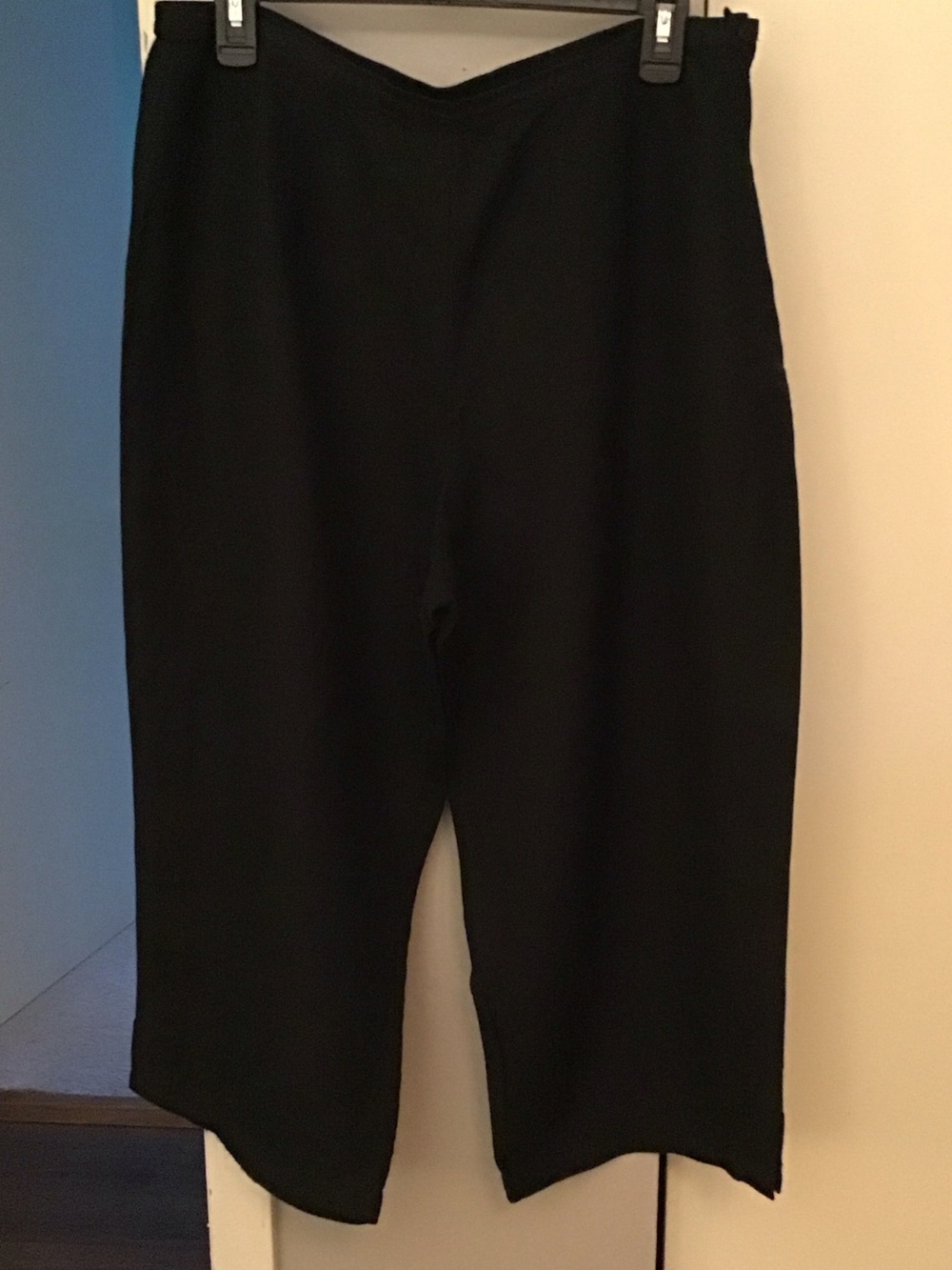 JohnPaulRichard Black Wide-Leg Cropped Capris